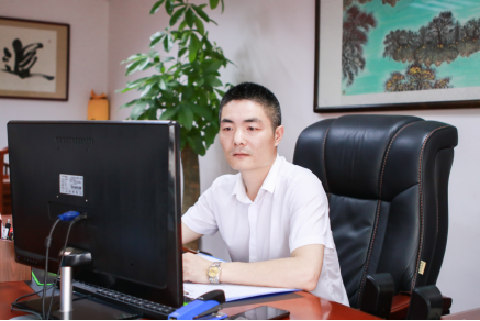 “老板，好樣的，我們永遠向您看齊！” ——讀益陽日報《諶暢明 把公司做強，把公益做好》有感